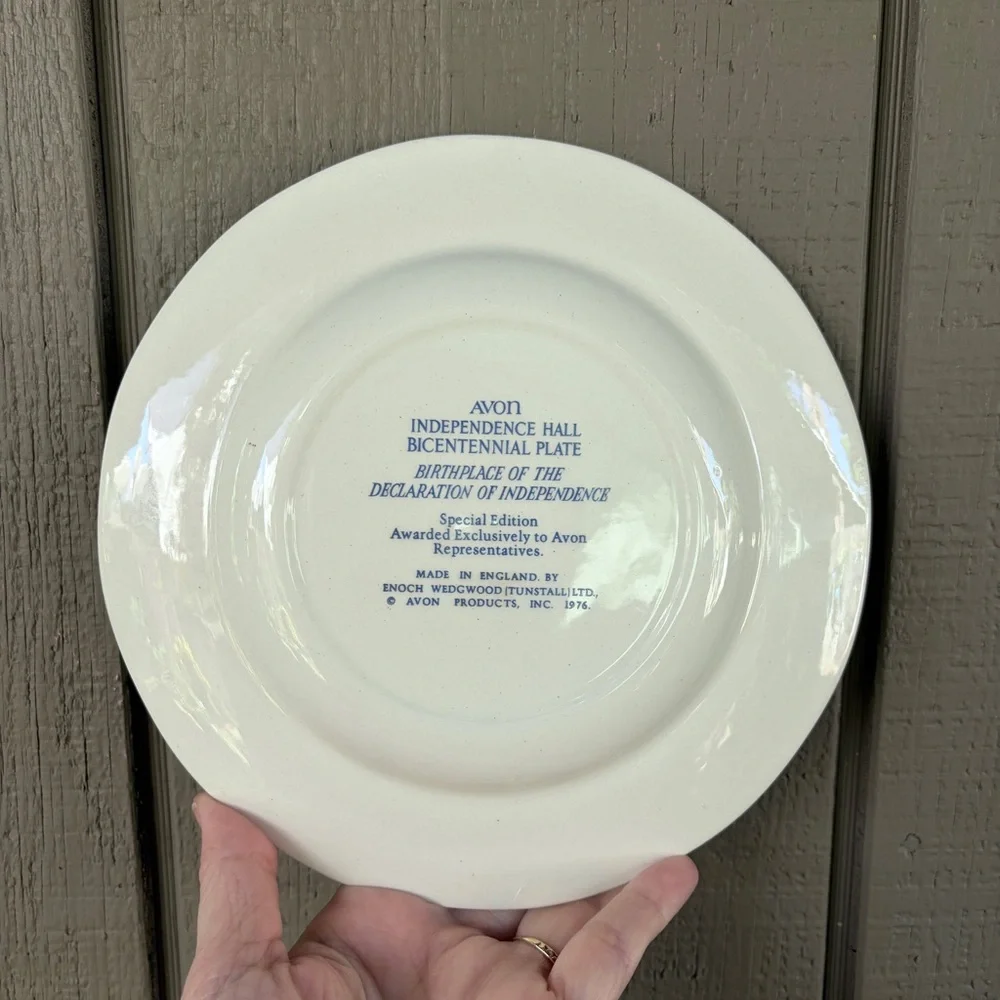 Avon Representative Exclusive Vintage Independence Hall Decorative Plate